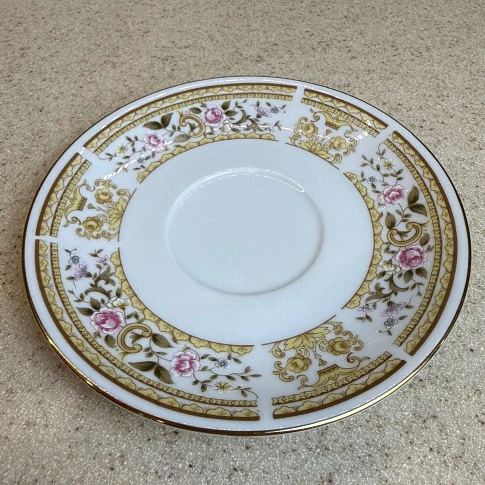 VTG Wallace Heritage Daphne Saucers 2pc Set Fine China Porcelain Floral Gold Rim